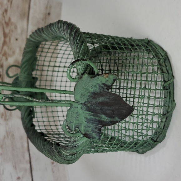 Set of 2 Vintage Wicker Metal Basket - Picture 7 of 15